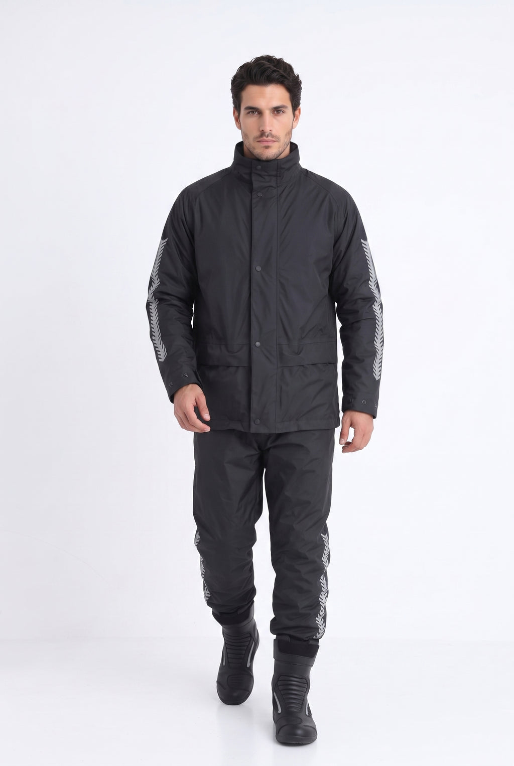 Motosiklet Yağmurluk Takımı — Mont + Pantolon, Siyah - model üzerinde görünüm